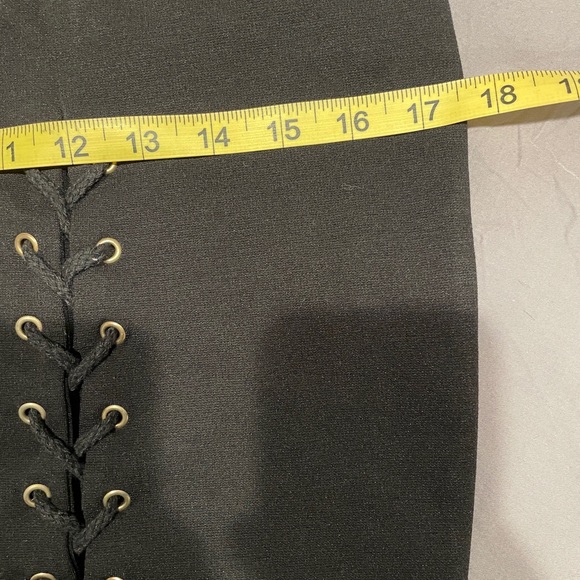 Forever 21 Black Mini Skirt - Picture 6 of 7